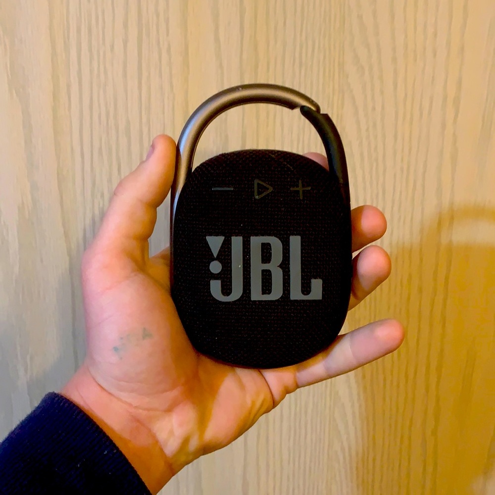 JBL clip 4